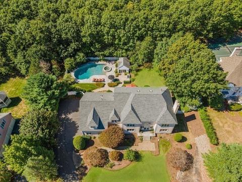 72 Eisenhower Dr, Sharon, MA 02067 photo 2