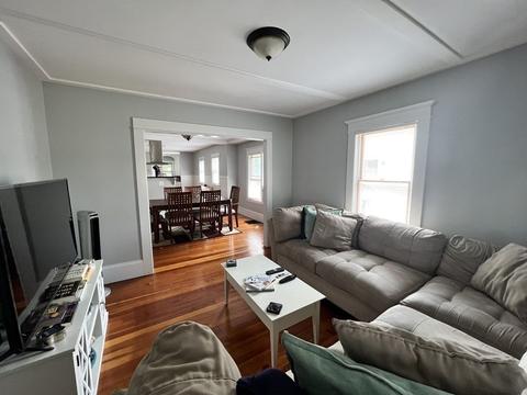 73 Waldorf St, Springfield, MA 01109 photo 4