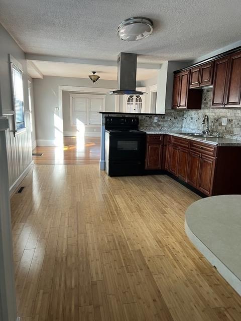 73 Waldorf St, Springfield, MA 01109 photo 14