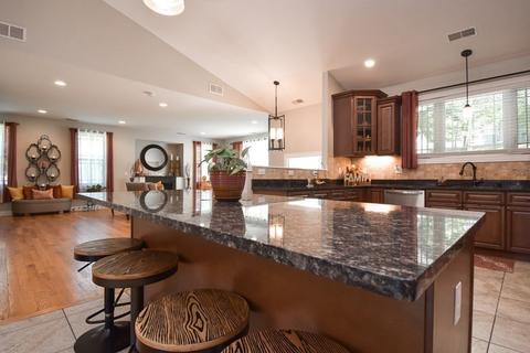 595 Roosevelt Ave, Springfield, MA 01118 photo 11
