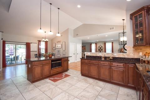 595 Roosevelt Ave, Springfield, MA 01118 photo 9