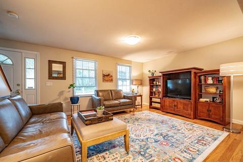 11 Gates Ave, Springfield, MA 01118 photo 9