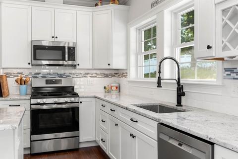 13 Colantoni Dr, Danvers, MA 01923 photo 6