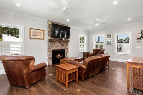 13 Colantoni Dr, Danvers, MA 01923 photo 3