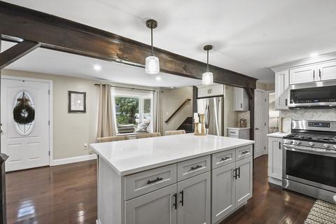 10 Seconset St, Worcester, MA 01602 photo 6