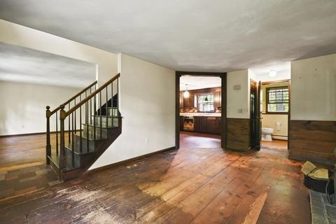 8 Sandra Cir, Mendon, MA 01756 photo 4