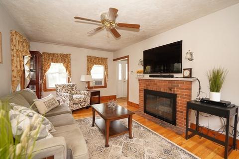 81 E Bacon St, Plainville, MA 02762 photo 15