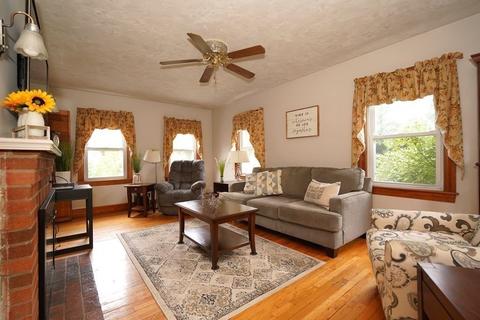81 E Bacon St, Plainville, MA 02762 photo 17