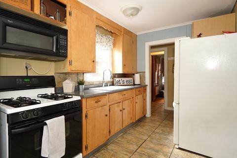 81 E Bacon St, Plainville, MA 02762 photo 7