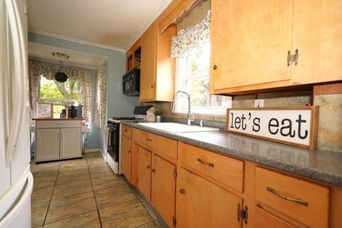 81 E Bacon St, Plainville, MA 02762 photo 8