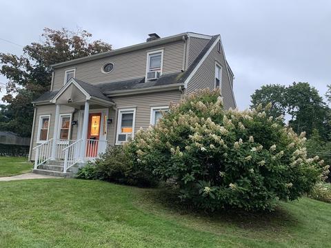 81 E Bacon St, Plainville, MA 02762 photo 4