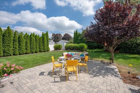 77 Putting Ln, Chicopee, MA 01020 photo 4