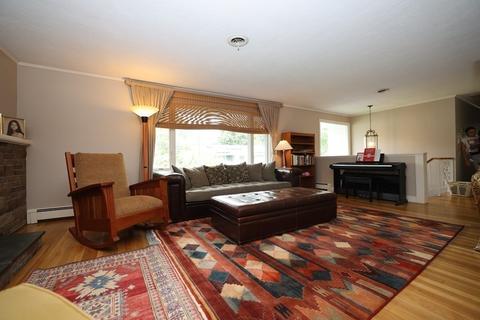 151 Woodbine Cir, Needham, MA 02492 photo 2