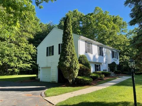 90 Fox Woods Dr, Springfield, MA 01129 photo 2