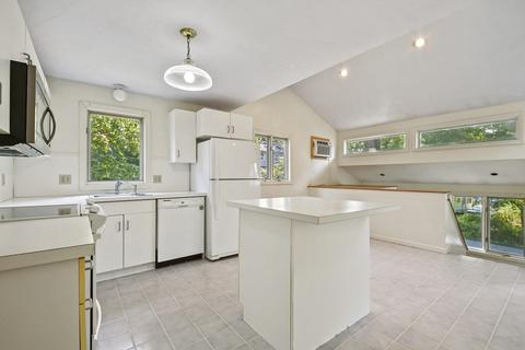 7 Porter St, Worcester, MA 01604 photo 9