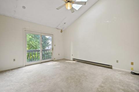 7 Porter St, Worcester, MA 01604 photo 2