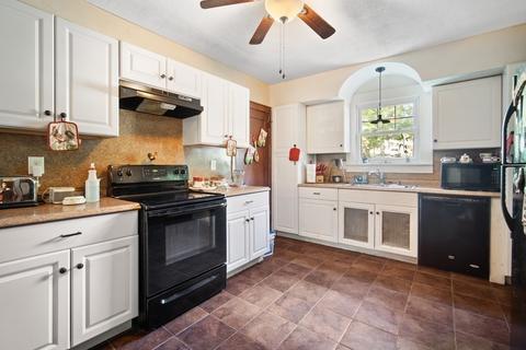 145 Chapin Ter, Springfield, MA 01107 photo 16