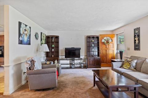 219 River Rd W, Berlin, MA 01503 photo 2