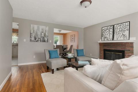 14 Devine Rd, Randolph, MA 02368 photo 3