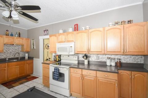 36 Maple Ter, West Springfield, MA 01089 photo 3