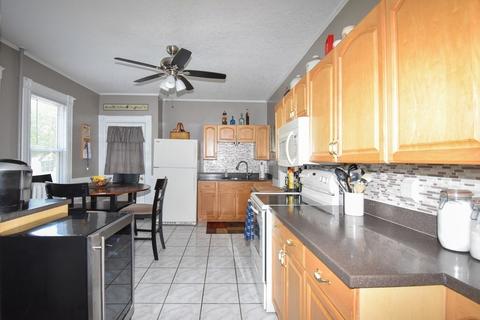 36 Maple Ter, West Springfield, MA 01089 photo 6