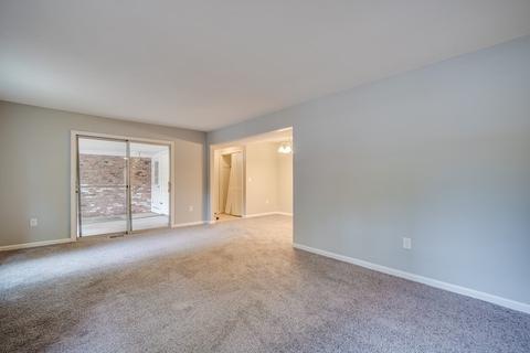 30 Halifax Ct #B, Springfield, MA 01108 photo 13