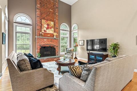 11 Pondview Ln, Reading, MA 01867 photo 9