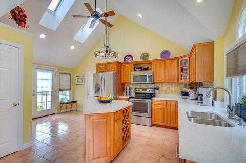 22 Maple St, Hudson, MA 01749 photo 6