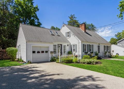 22 Maple St, Hudson, MA 01749 photo 2
