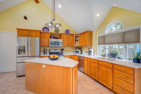 22 Maple St, Hudson, MA 01749 photo 5