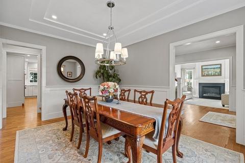 34 Willow Rd, Wellesley, MA 02482 photo 3