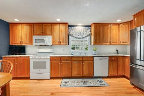 39 Crestview Dr, Millis, MA 02054 photo 12