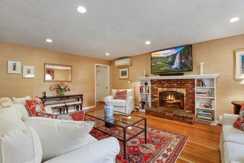 39 Crestview Dr, Millis, MA 02054 photo 4