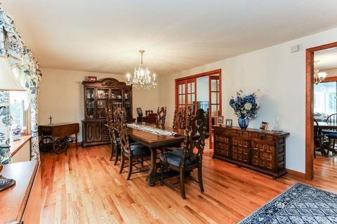 96 Wheeler Ave, Springfield, MA 01118 photo 9