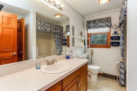 96 Wheeler Ave, Springfield, MA 01118 photo 21