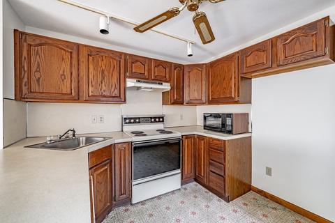 76 Fair Oak Rd, Springfield, MA 01128 photo 4