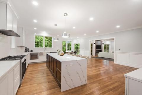 463 South St, Needham, MA 02492 photo 4