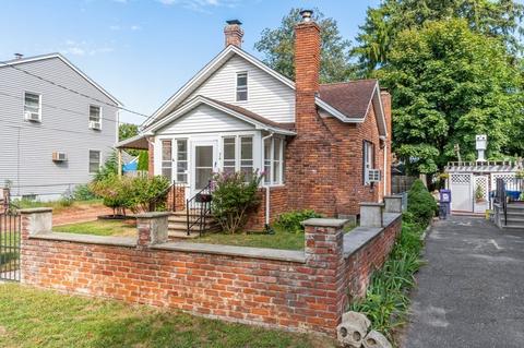 34 Campechi St, Springfield, MA 01104 photo 2