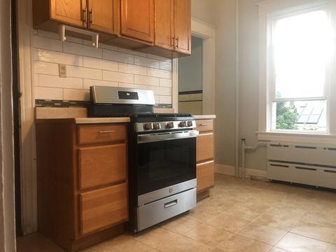112 Osborn St, Fall River, MA 02724 photo 2