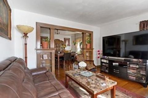 45-47 Fenwick St, Springfield, MA 01109 photo 3