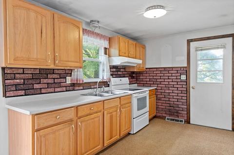 10 Meadowbrook Dr, Easthampton, MA 01027 photo 4