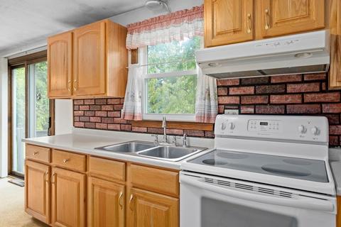 10 Meadowbrook Dr, Easthampton, MA 01027 photo 5