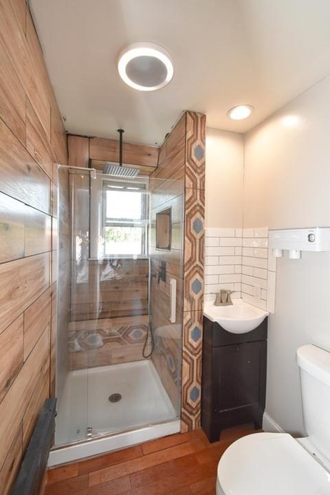 61 Harvey St, Springfield, MA 01119 photo 9