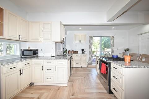 61 Harvey St, Springfield, MA 01119 photo 3