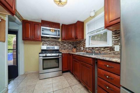 159 Stapleton Rd, Springfield, MA 01109 photo 8
