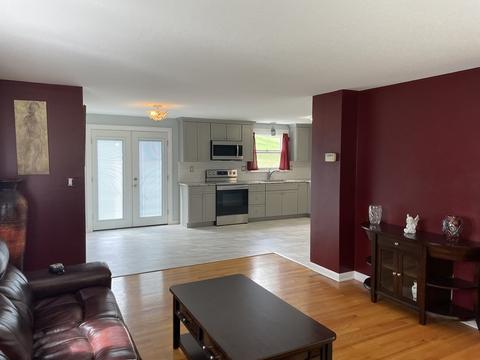 36 Pinecrest Dr, Springfield, MA 01118 photo 6