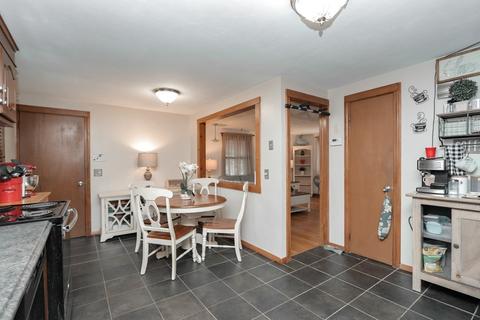 231 Louis Rd, Springfield, MA 01118 photo 8