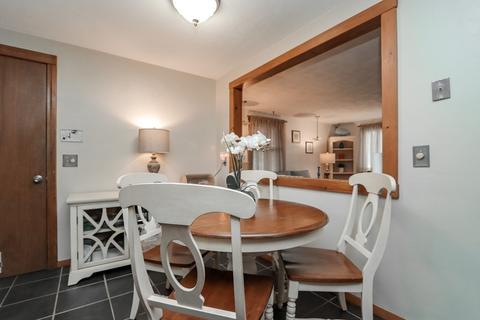 231 Louis Rd, Springfield, MA 01118 photo 10