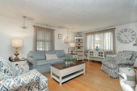 231 Louis Rd, Springfield, MA 01118 photo 4