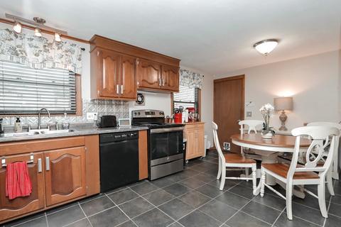 231 Louis Rd, Springfield, MA 01118 photo 9